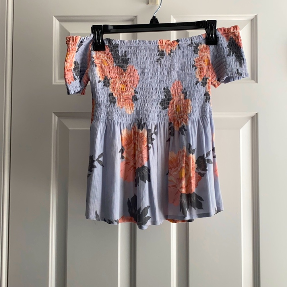 Kendall & Kylie Blue Flower ribbed off-the-shoulder Top